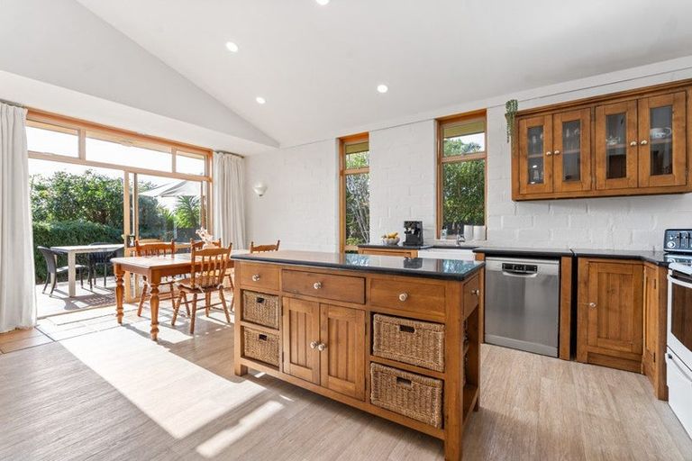 Photo of property in 1358a Whangaparaoa Road, Army Bay, Whangaparaoa, 0930