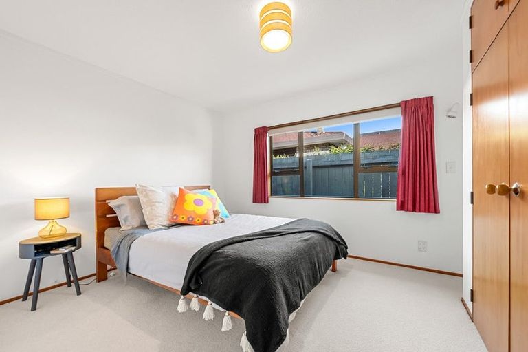 Photo of property in 8 Runanga Grove, Waikanae, 5036