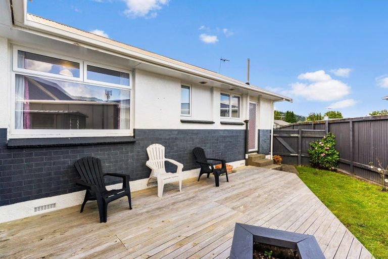 Photo of property in 7a Sequoia Place, Maoribank, Upper Hutt, 5018