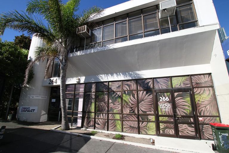 Photo of property in 264 Great North Road, Henderson, Auckland, 0612