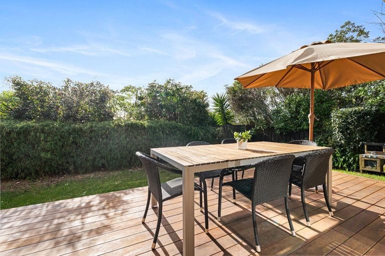 Photo of property in 1358a Whangaparaoa Road, Army Bay, Whangaparaoa, 0930