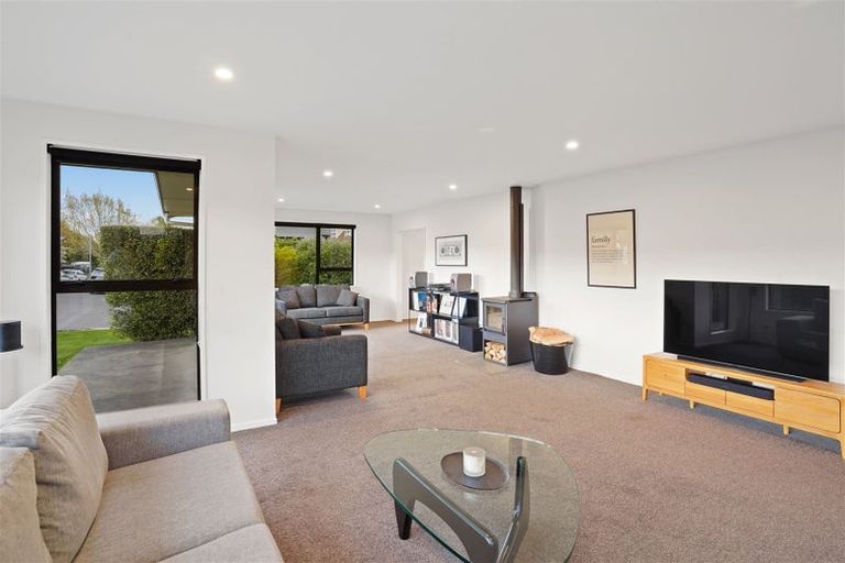 Photo of property in 14 Melissa Place, Burnside, Christchurch, 8042
