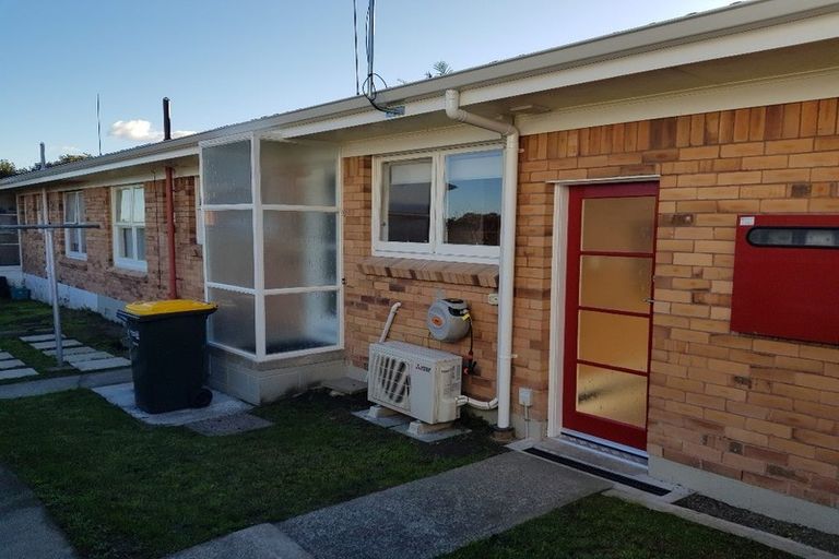 Photo of property in 2/5 Moana Avenue, Belmont, Auckland, 0622