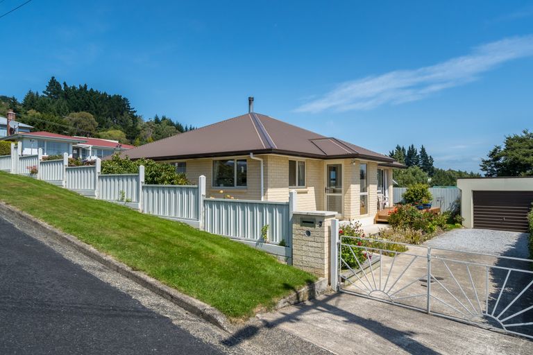 Photo of property in 3 Loudon Street, Green Island, Dunedin, 9018