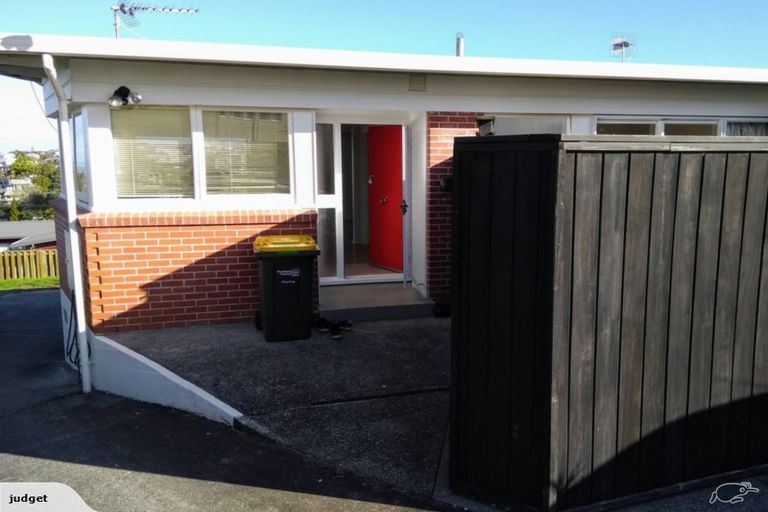 Photo of property in 1/75 Aberdeen Road, Castor Bay, Auckland, 0620