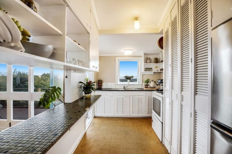 Photo of property in 231 Te Atatu Road, Te Atatu South, Auckland, 0610