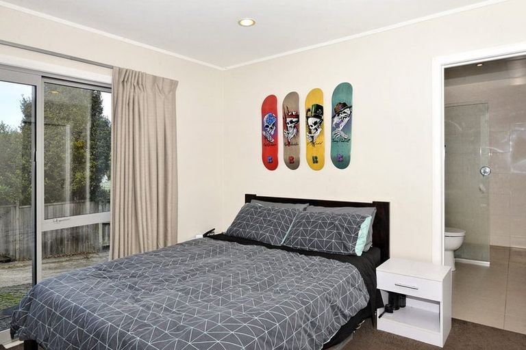 Photo of property in 235g Titirangi Road, Titirangi, Auckland, 0604
