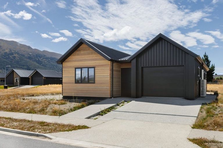 Photo of property in 4 Pipson Way, Lake Hawea, 9382