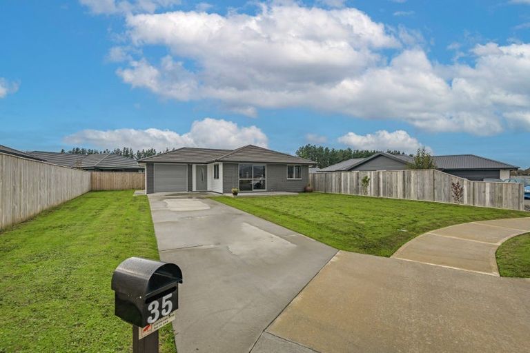 Photo of property in 35 Oldfield Lane, Marton, 4710