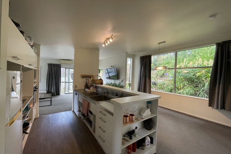 Photo of property in 12 Nevada Drive, Merrilands, New Plymouth, 4312