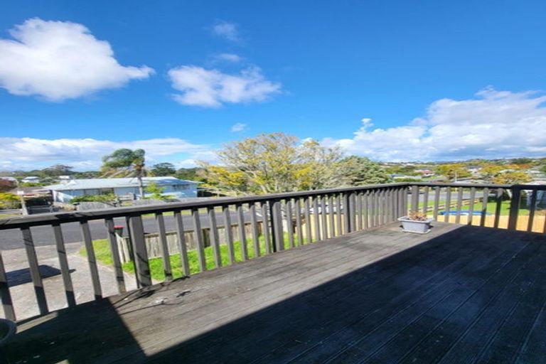 Photo of property in 4 Kayle Glen, West Harbour, Auckland, 0618