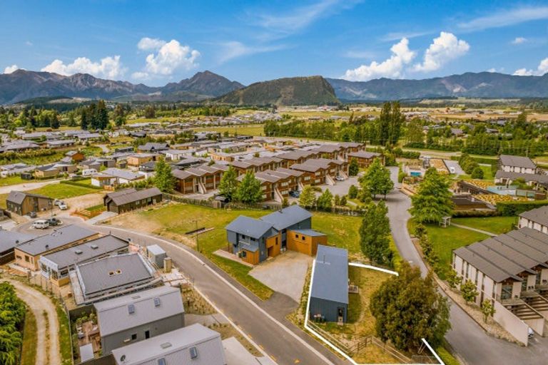 Photo of property in 2 Cleland Close, Wanaka, 9382