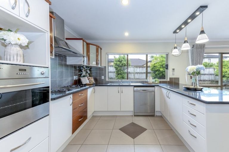 Photo of property in 100 Wayne Francis Drive, Flat Bush, Auckland, 2016