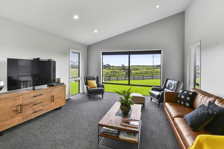 Photo of property in 133 Mcrobbie Road, Kingseat, Papakura, 2580