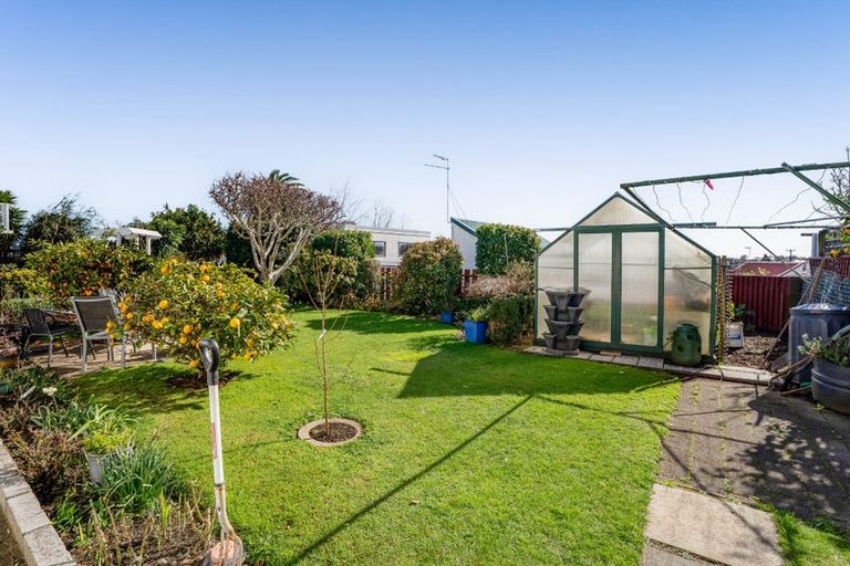 Photo of property in 6 Norwich Avenue, Spotswood, New Plymouth, 4310