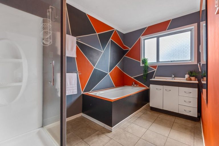 Photo of property in 27 Rospeath Crescent, Spotswood, New Plymouth, 4310