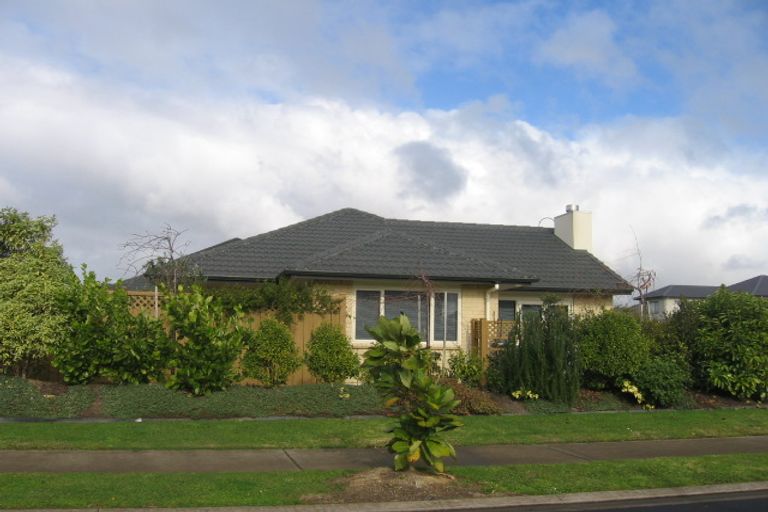 Photo of property in 1 Zara Court, Flat Bush, Auckland, 2016