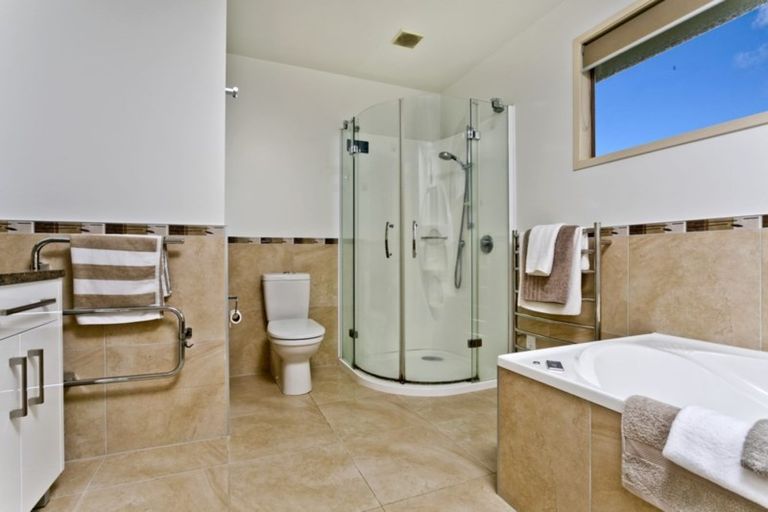 Photo of property in 6 Asbury Crescent, Campbells Bay, Auckland, 0630