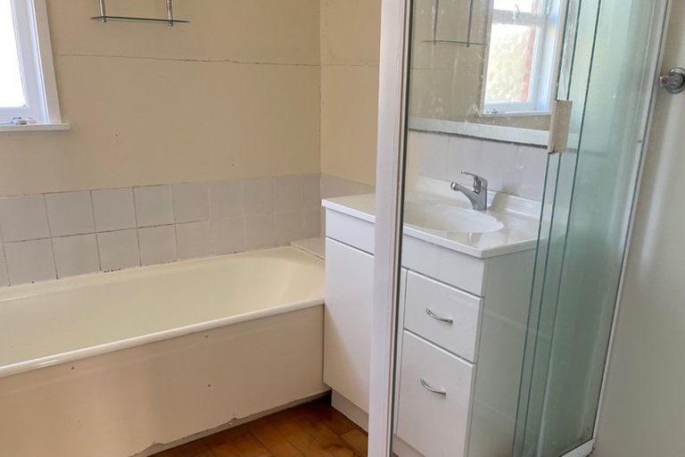 Photo of property in 14 Raeben Avenue, Hillcrest, Auckland, 0627