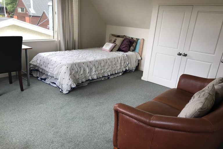 Photo of property in 2/271 Memorial Avenue, Burnside, Christchurch, 8053