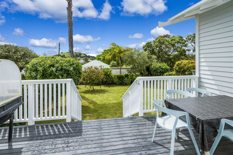 Photo of property in 18 William Bond Street, Stanley Point, Auckland, 0624