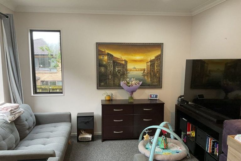 Photo of property in 16 Keating Rise, Northcross, Auckland, 0632
