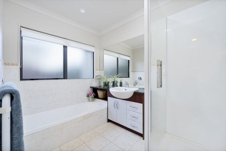 Photo of property in 17 Virginia Street, Henderson, Auckland, 0612