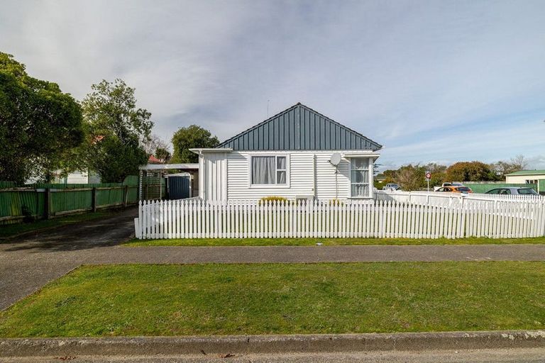 Photo of property in 2 Virginia Crescent, Feilding, 4702