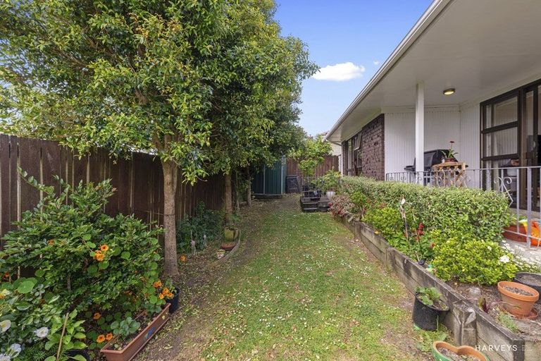 Photo of property in 5/248 Great North Road, Henderson, Auckland, 0612