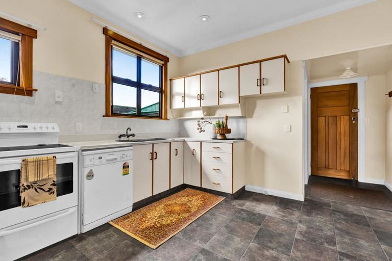 Photo of property in 10 Seddon Street, Westown, New Plymouth, 4310