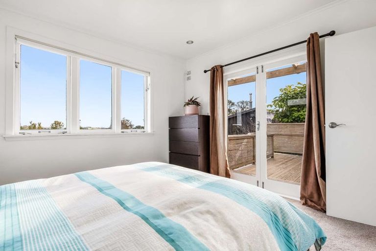 Photo of property in 121 Vipond Road, Stanmore Bay, Whangaparaoa, 0932