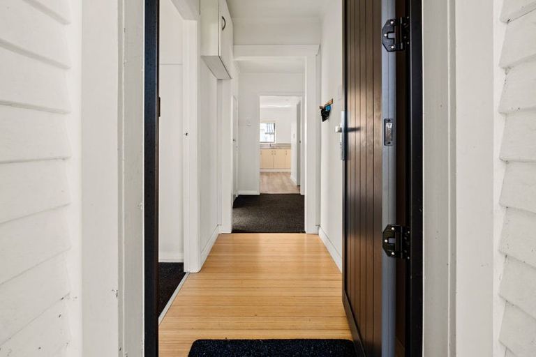 Photo of property in 3 Tupoki Street, Glen Avon, New Plymouth, 4312