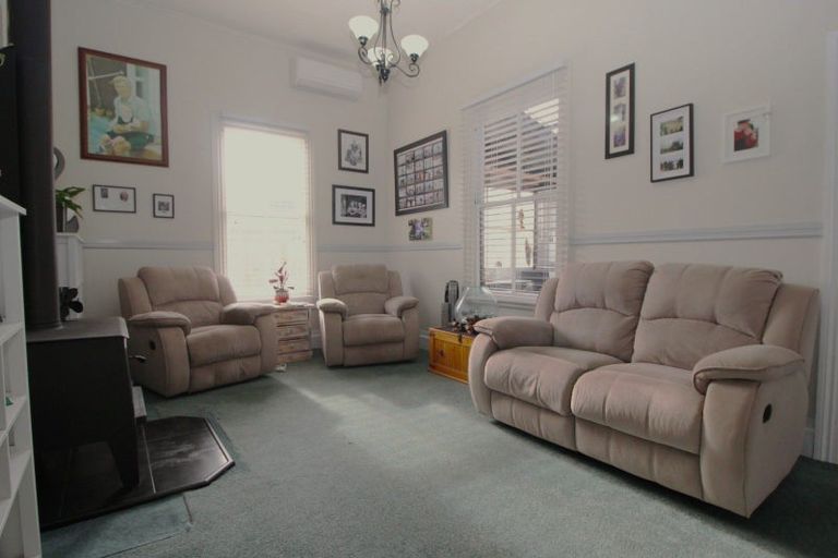 Photo of property in 26 Ross Street, Woodville, 4920