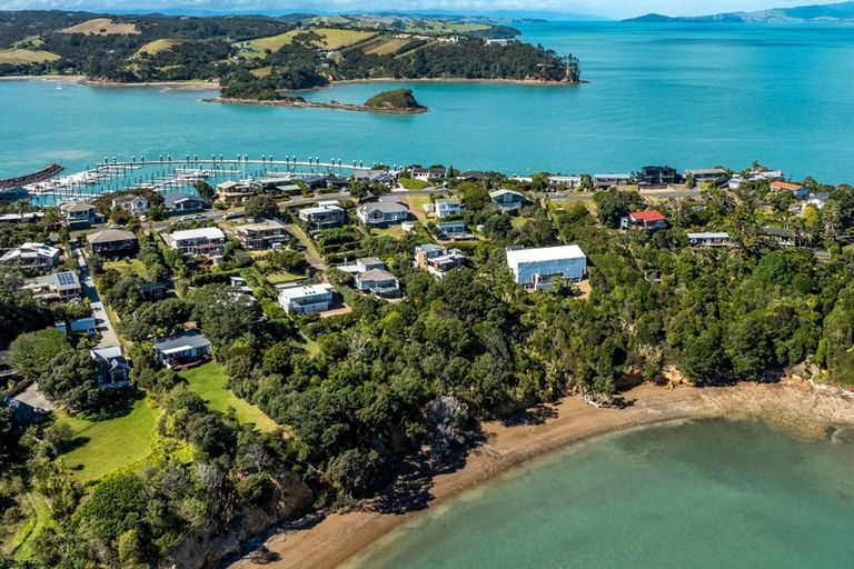 Photo of property in 53 Kennedy Point Road, Surfdale, Waiheke Island, 1081