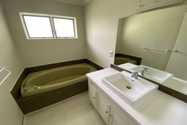 Photo of property in 5 Carbine Court, Awapuni, Palmerston North, 4412