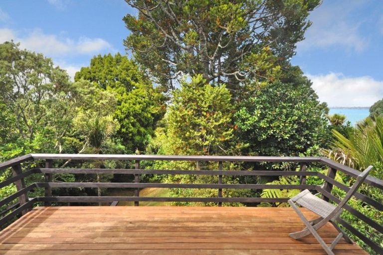 Photo of property in 42 Kauri Road, Laingholm, Auckland, 0604