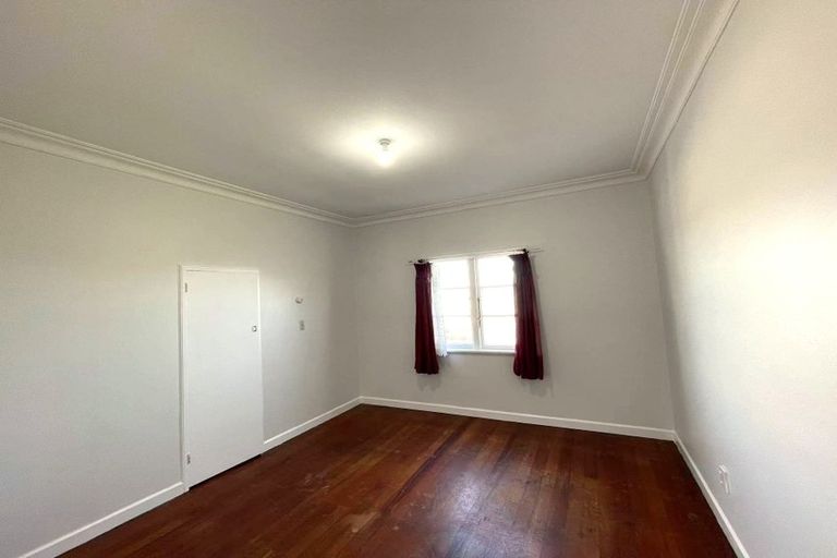 Photo of property in 3 Hayr Road, Three Kings, Auckland, 1042