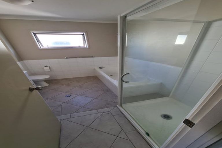 Photo of property in 38 Verdale Circle, Glen Eden, Auckland, 0602