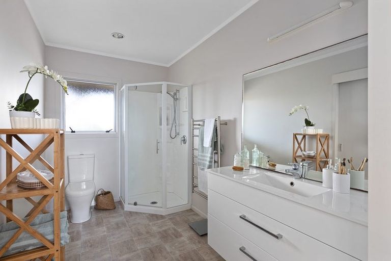 Photo of property in 18 Rawhiti Place, Snells Beach, 0920