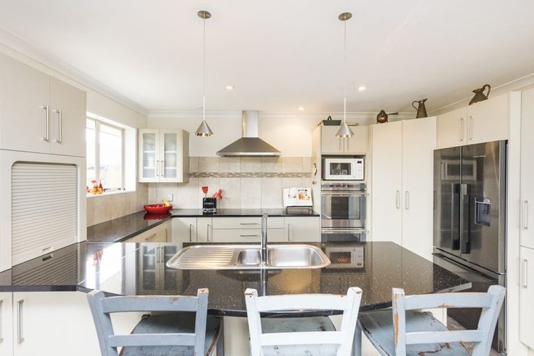 Photo of property in 3 Brooklyn Heights Drive, Kelvin Grove, Palmerston North, 4414