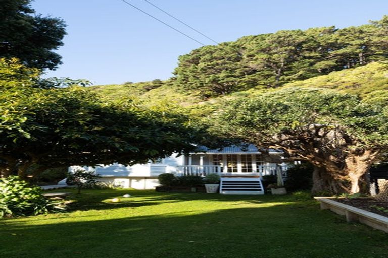 Photo of property in 265 Muritai Road, Eastbourne, Lower Hutt, 5013