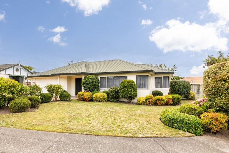 Photo of property in 11 Kingsgate Row, Havelock North, 4130