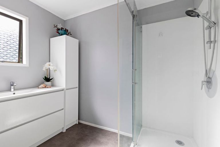 Photo of property in 3 Iris Place, Clendon Park, Auckland, 2103