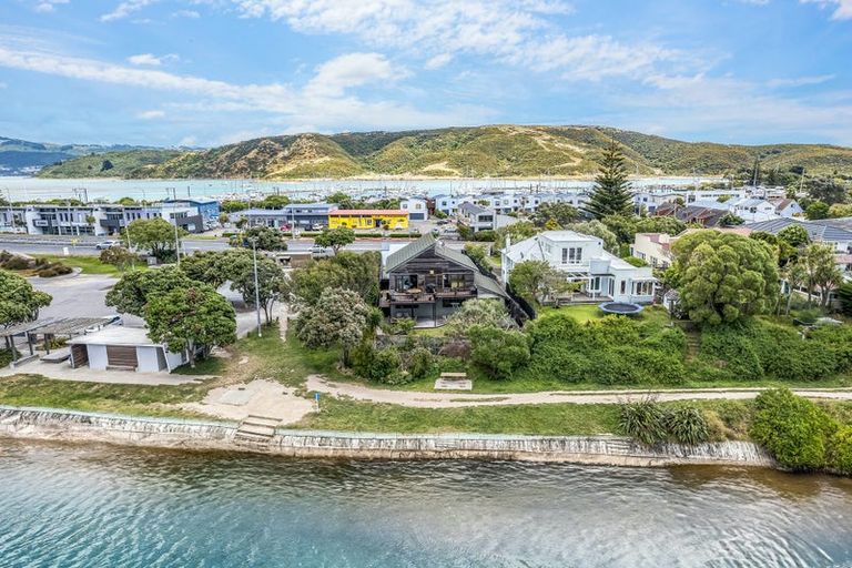 Photo of property in 1/6 Mana Esplanade, Paremata, Porirua, 5026