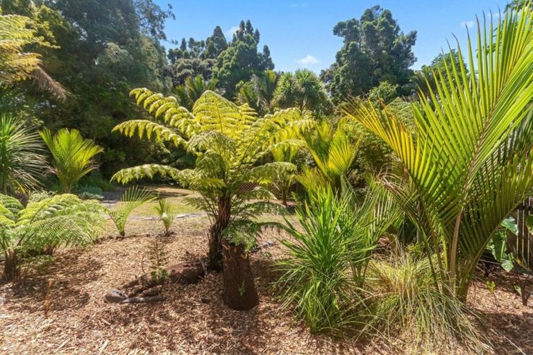 Photo of property in 127 Woodlands Park Road, Titirangi, Auckland, 0604