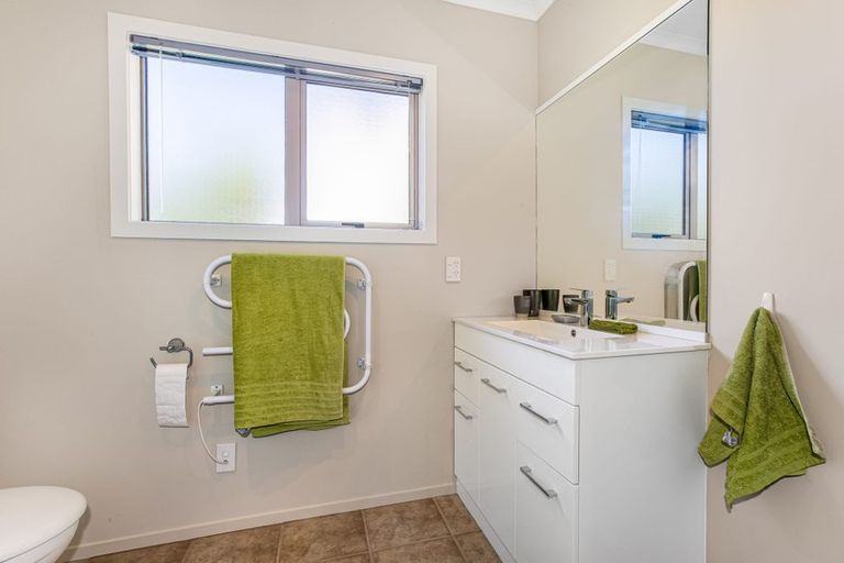 Photo of property in 10 Routeburn Avenue, Aotea, Porirua, 5024