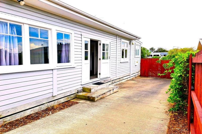 Photo of property in 10 Parakai Street, Paraparaumu, 5032