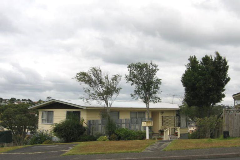 Photo of property in 11 Erica Road, Sunnynook, Auckland, 0620