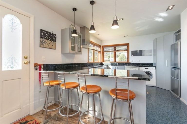 Photo of property in 2 Whakataki Grove, Waiwhetu, Lower Hutt, 5010