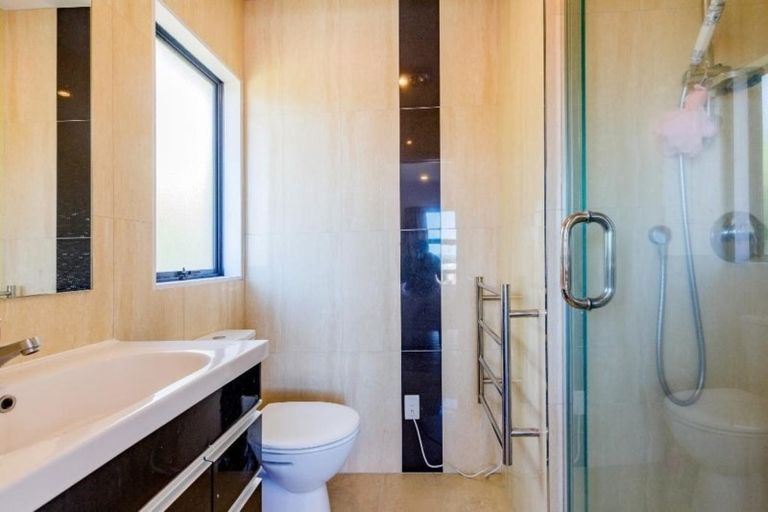 Photo of property in 12 Van Dyke Place, West Harbour, Auckland, 0618